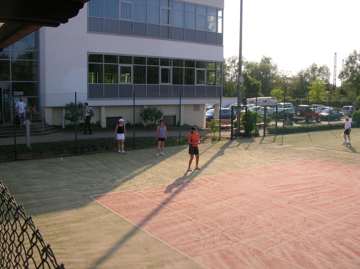 Sport Und Tagungshotel Kenzingen Kültér fotó